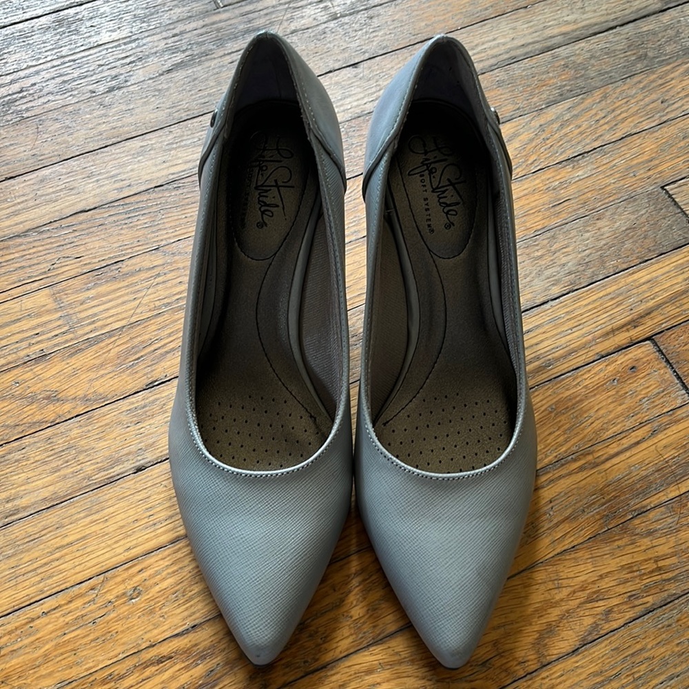 Life stride soft system heels size 7 1/2